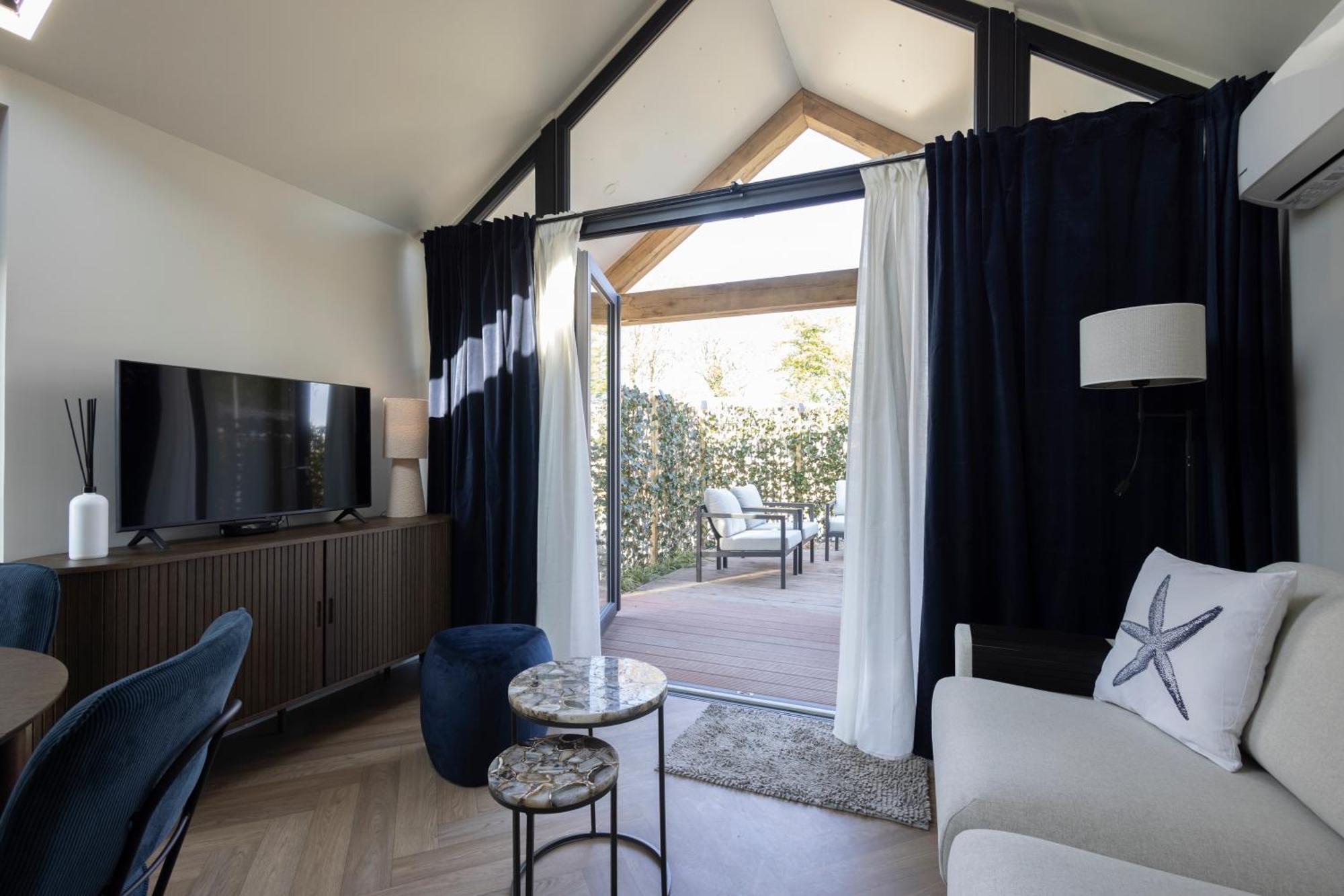 Tiny Wellness House In With A Private Sauna, Hottub, Garden, Airco, Free Wifi, Boutique Design And A Luxury Wellness Experience